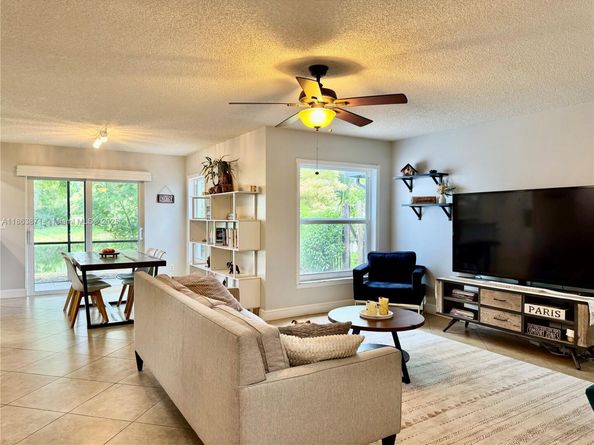 4850 Grapevine Way, Davie FL 33331