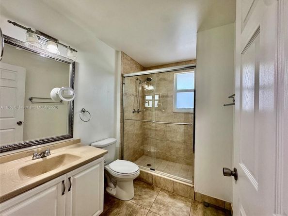 4850 Grapevine Way, Davie FL 33331