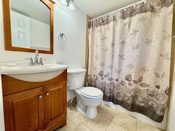 4850 Grapevine Way, Davie FL 33331