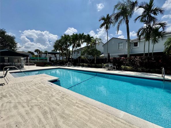 4850 Grapevine Way, Davie FL 33331