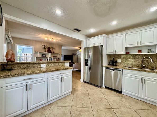 4850 Grapevine Way, Davie FL 33331