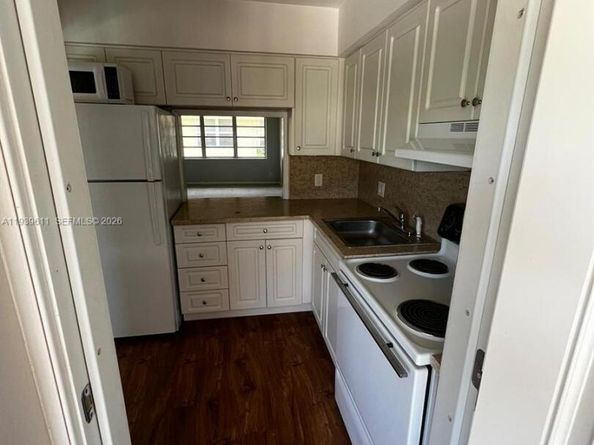 2701 NE 1st St 203, Pompano Beach FL 33062