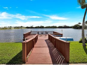 2200 Park Ln 302, Hollywood FL 33021