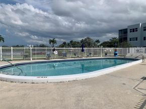 2200 Park Ln 302, Hollywood FL 33021