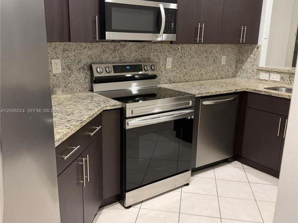 9040 NW 54th St, Sunrise FL 33351