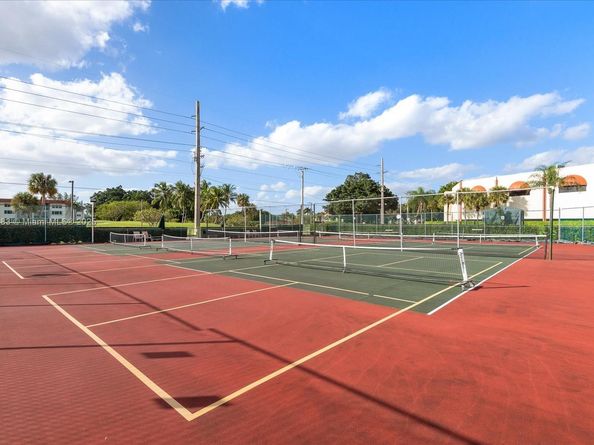 361 S Hollybrook Dr 107, Pembroke Pines FL 33025