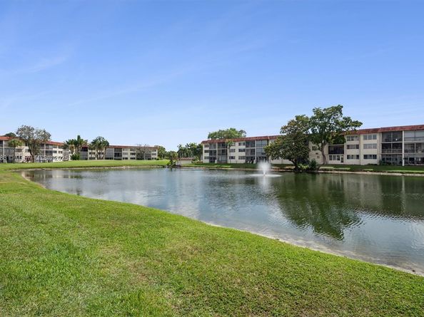 361 S Hollybrook Dr 107, Pembroke Pines FL 33025