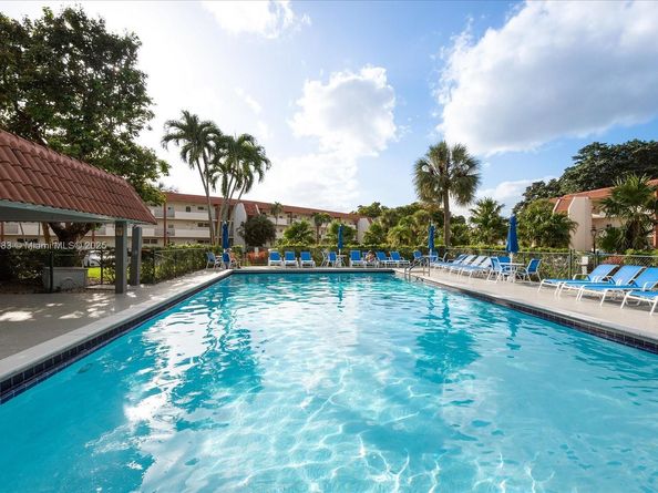 361 S Hollybrook Dr 107, Pembroke Pines FL 33025