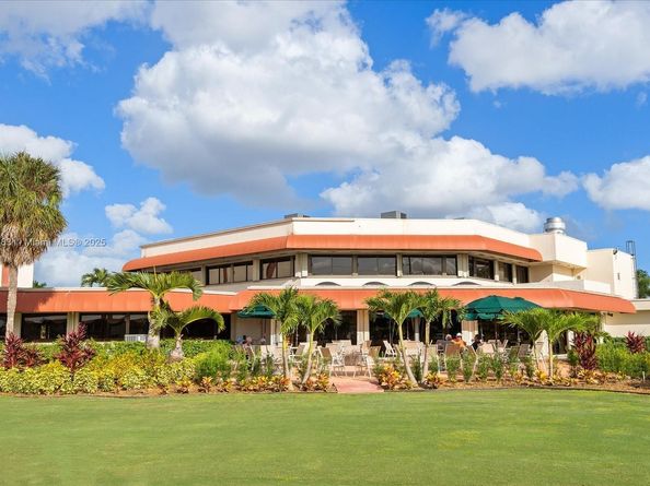 361 S Hollybrook Dr 107, Pembroke Pines FL 33025