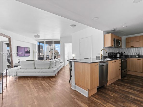 350 S Miami Ave 1803, Miami FL 33130