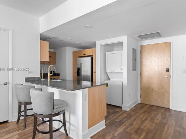 350 S Miami Ave 1803, Miami FL 33130