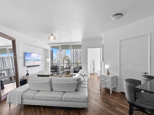 350 S Miami Ave 1803, Miami FL 33130