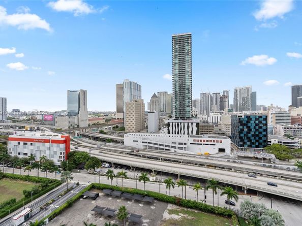 350 S Miami Ave 1803, Miami FL 33130