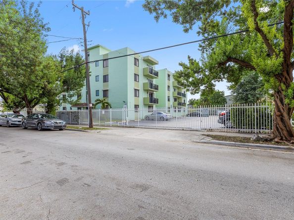 1530 SW 2nd St 106, Miami FL 33135