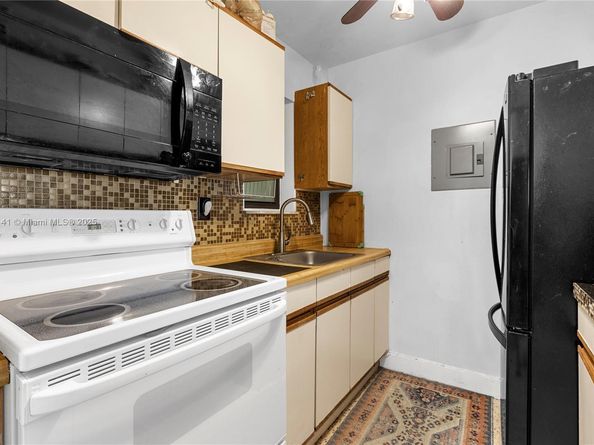 1530 SW 2nd St 106, Miami FL 33135
