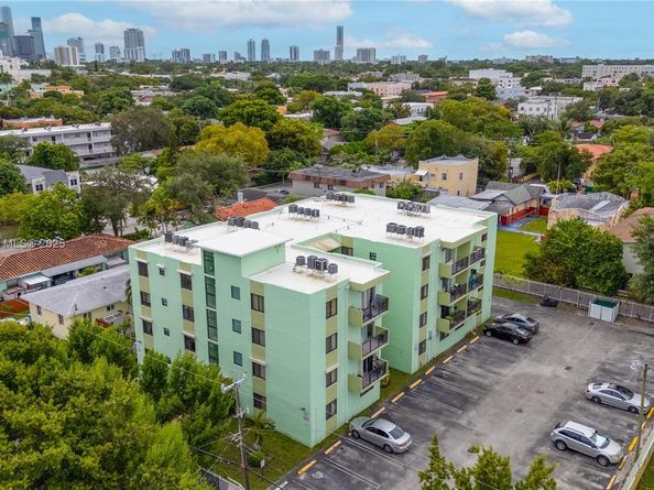 1530 SW 2nd St 106, Miami FL 33135