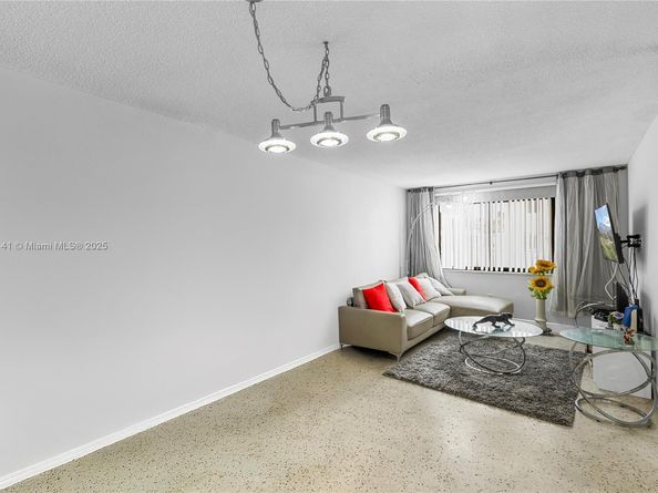 1530 SW 2nd St 106, Miami FL 33135
