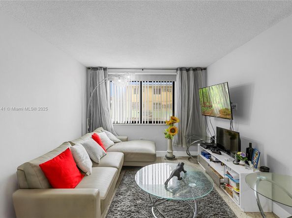 1530 SW 2nd St 106, Miami FL 33135