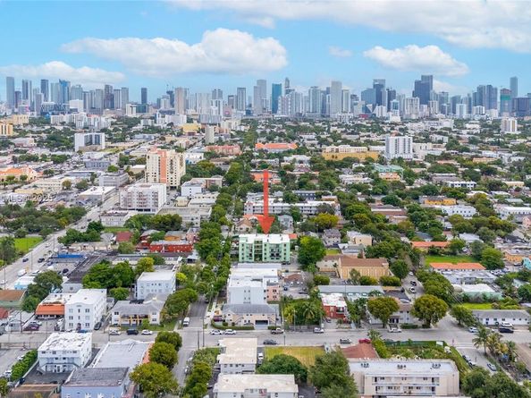 1530 SW 2nd St 106, Miami FL 33135