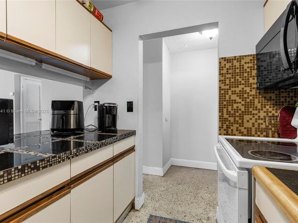 1530 SW 2nd St 106, Miami FL 33135