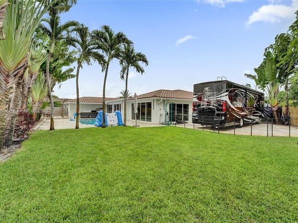 3350 N 40th St, Hollywood FL 33021