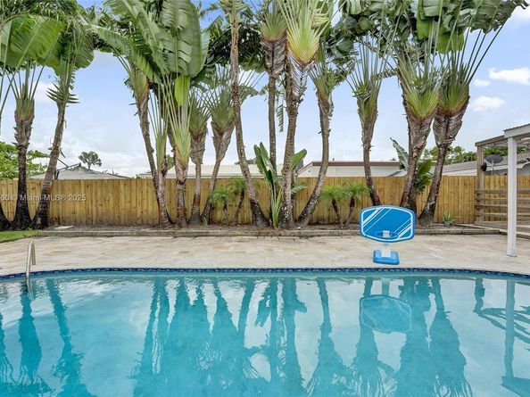 3350 N 40th St, Hollywood FL 33021