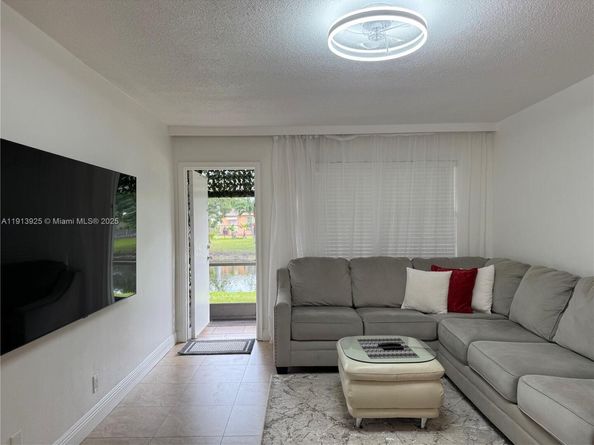 4310 NW 12th Ct 106, Lauderhill FL 33313
