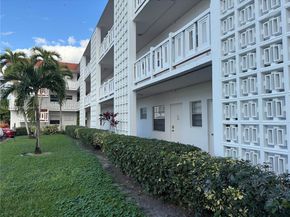 4310 NW 12th Ct 106, Lauderhill FL 33313