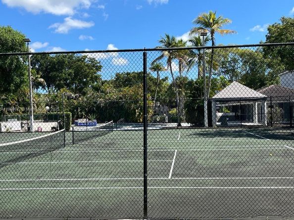 7090 NW 179th St 102, Hialeah FL 33015