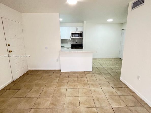 7090 NW 179th St 102, Hialeah FL 33015