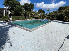 7090 NW 179th St 102, Hialeah FL 33015