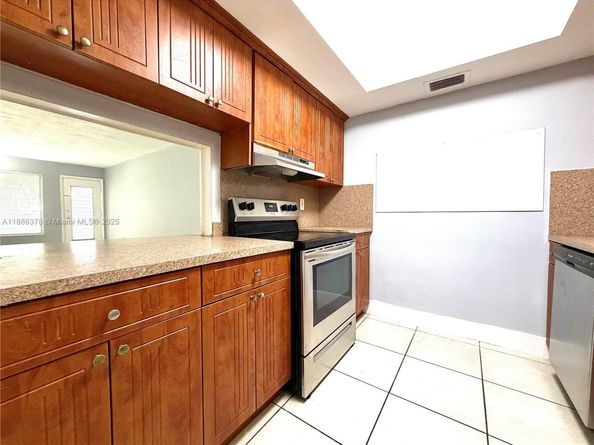 1885 NE 121st St 3, North Miami FL 33181