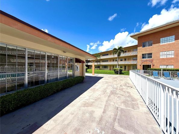 1885 NE 121st St 3, North Miami FL 33181