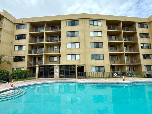 301 Golden Isles Dr 203, Hallandale Beach FL 33009