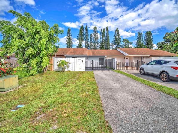 5515 Biscayne Dr, Green Acres FL 33463