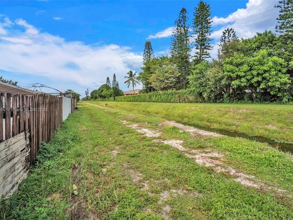 5515 Biscayne Dr, Green Acres FL 33463
