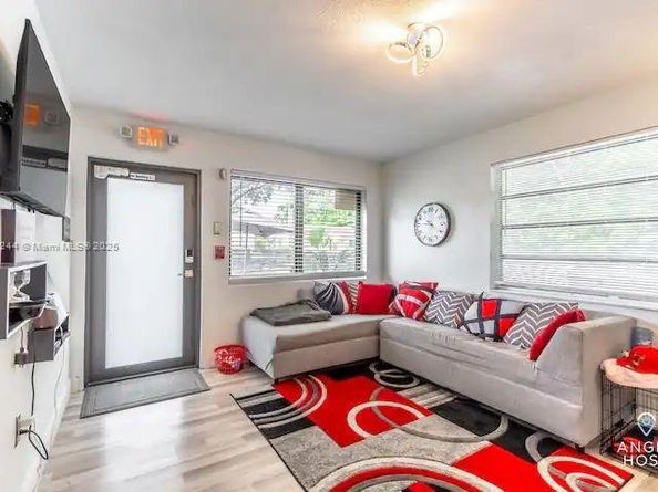 43 NW 41st St, Miami FL 33127