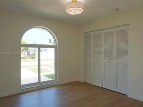 809 SW 10th St, Hallandale Beach FL 33009