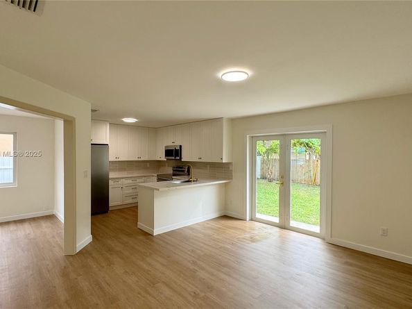 809 SW 10th St, Hallandale Beach FL 33009