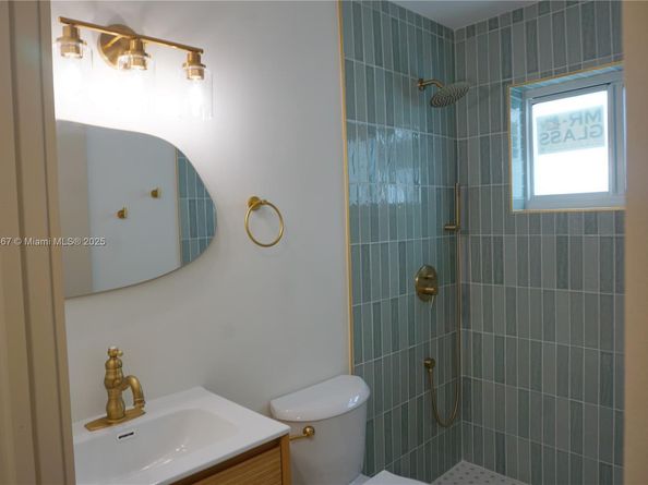 809 SW 10th St, Hallandale Beach FL 33009