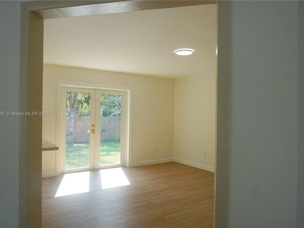 809 SW 10th St, Hallandale Beach FL 33009