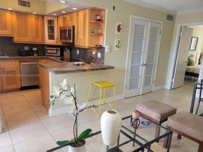 910 Michigan Ave 304, Miami Beach FL 33139