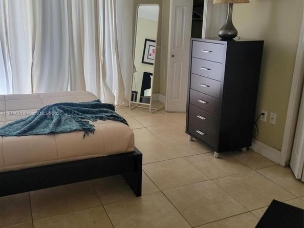 910 Michigan Ave 304, Miami Beach FL 33139