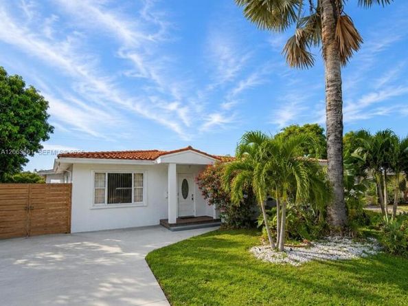 4730 NE 3rd Ave, Oakland Park FL 33334