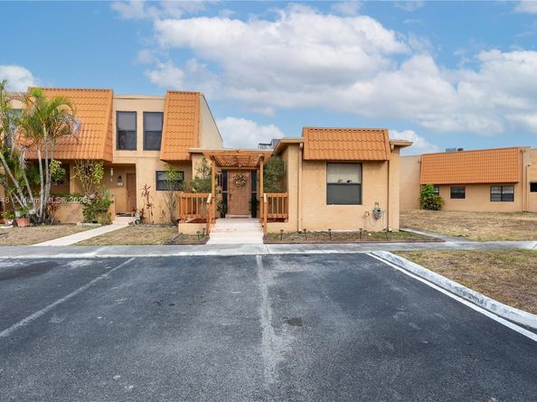 9137 Limetree Ln 166, Pembroke Pines FL 33024