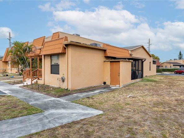 9137 Limetree Ln 166, Pembroke Pines FL 33024