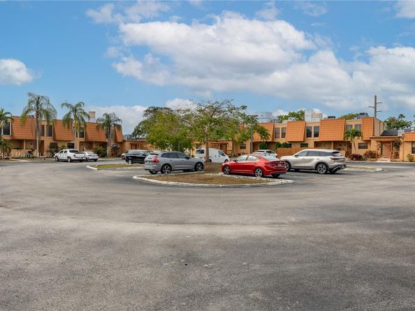 9137 Limetree Ln 166, Pembroke Pines FL 33024