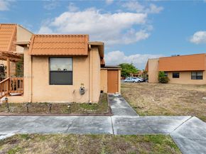 9137 Limetree Ln 166, Pembroke Pines FL 33024