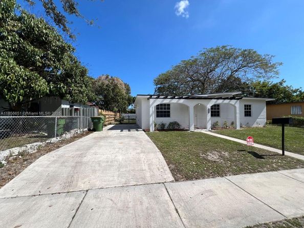 13725 NW 4th Ct, North Miami FL 33168