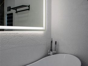 295 NE 150th St, Miami FL 33161